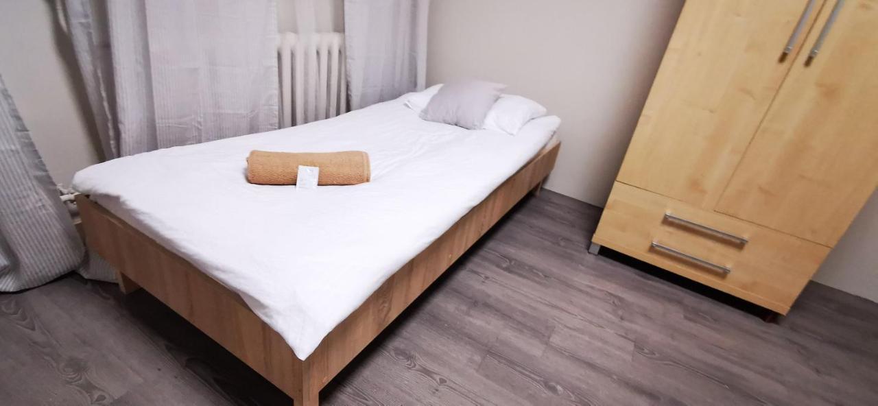 Hostel Powstaniec Wola - Private Rooms Varsó Kültér fotó