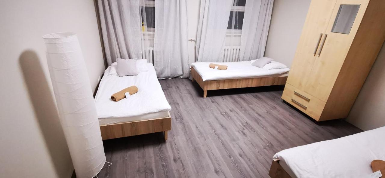 Hostel Powstaniec Wola - Private Rooms Varsó Kültér fotó