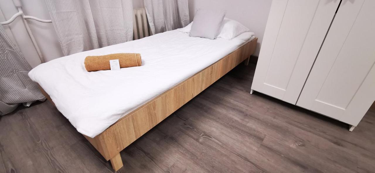Hostel Powstaniec Wola - Private Rooms Varsó Kültér fotó